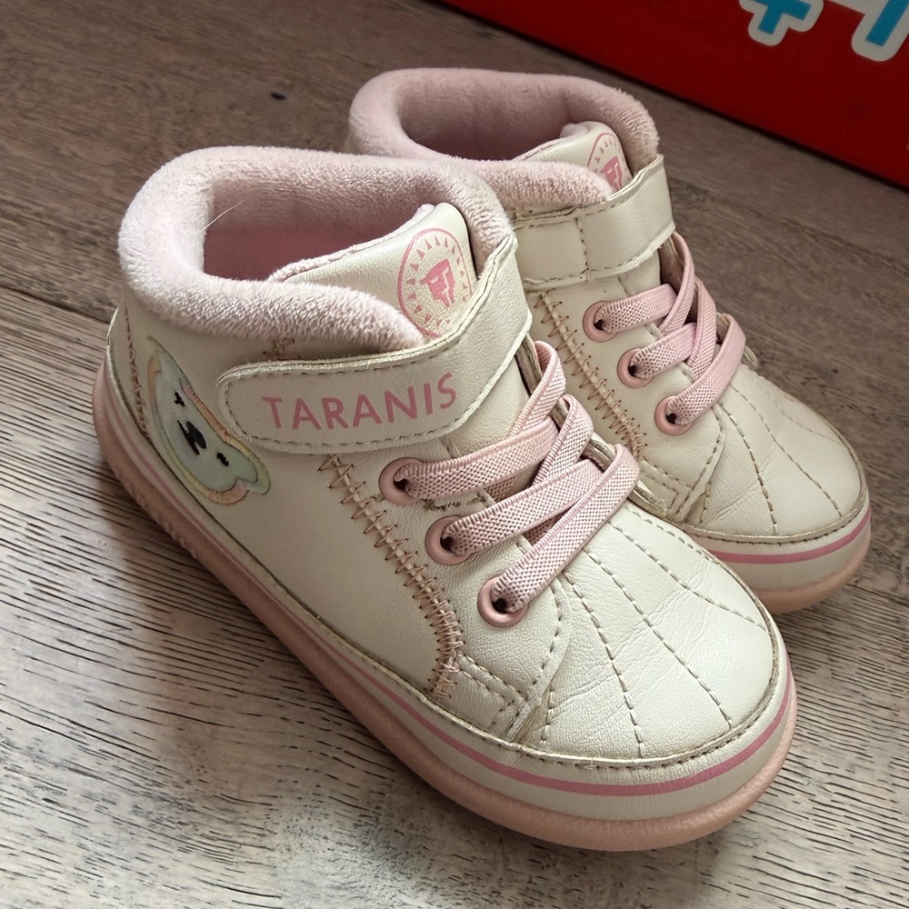Taranis Kids Shoes size 7(about 2.5years old)